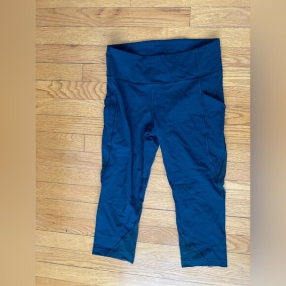 lululemon Sweat Your Heart Out Mid-Rise Crop 21” - EUC - Picture 2 of 5